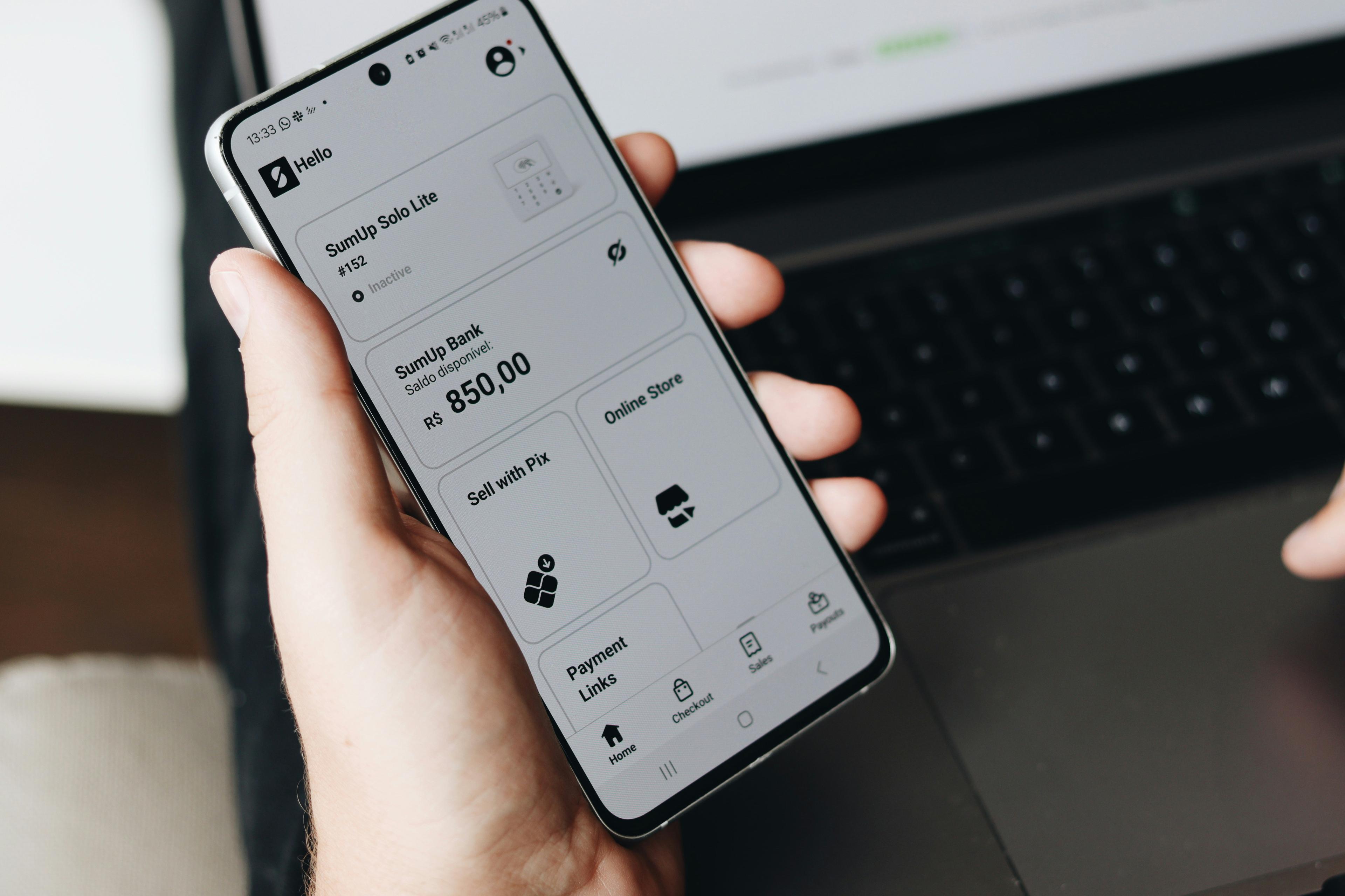 E-Commerce & Retail